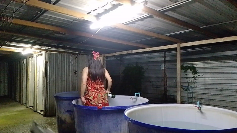 Fampfy Nana: कृपया मेरी पीठ रगड़ने में मेरी मदद करें।