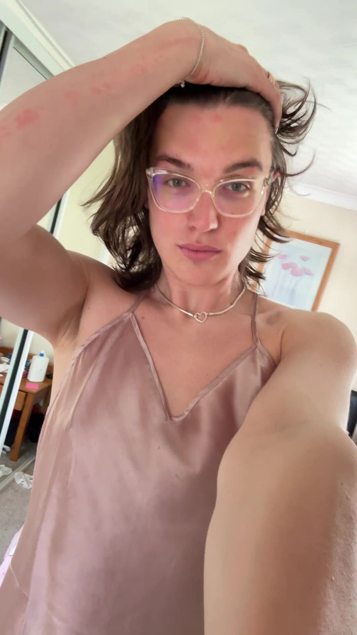 Dreamboy_506: Femboy Ukazuje sexy tělo v noční košili