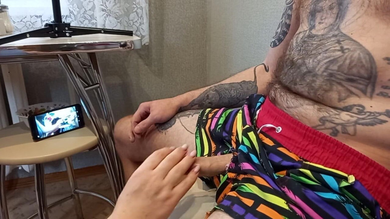 Zona901: Tôi đang ngồi trên ghế, một người phụ nữ béo sục...
