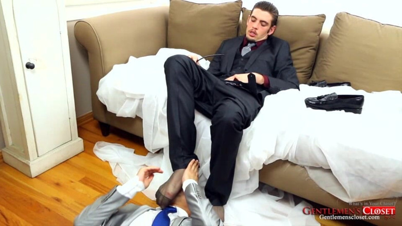 Gentlemen's Closet: Clint Intouch