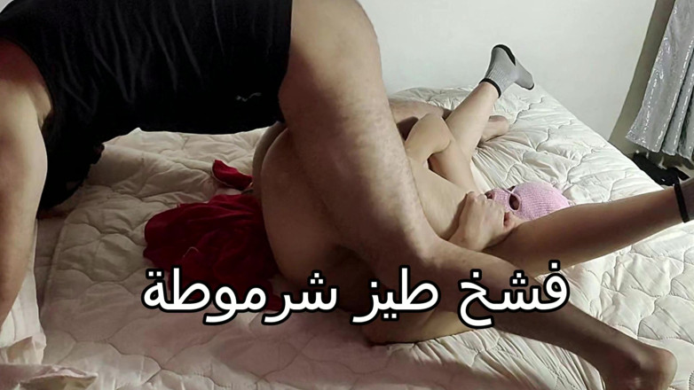 Salma Arab: Istri hot arab dengan toket besar lagi asik nyepong kontol