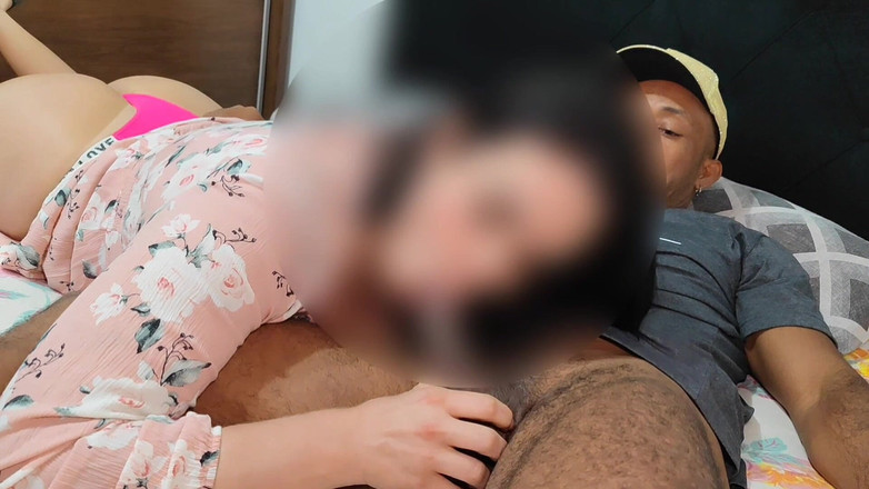 Trans dining room: Écorcher Le Cul De Ma Fiancée Trans Avec Deux Jets...