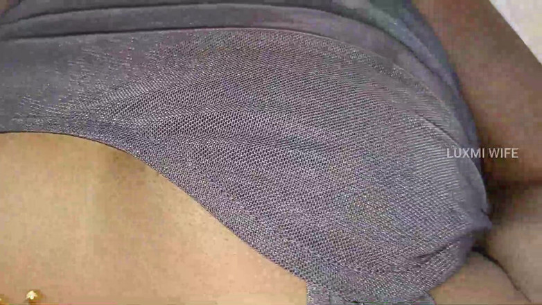 Luxmi Wife: Seksverhaal - buurvrouw neukte me in Saree