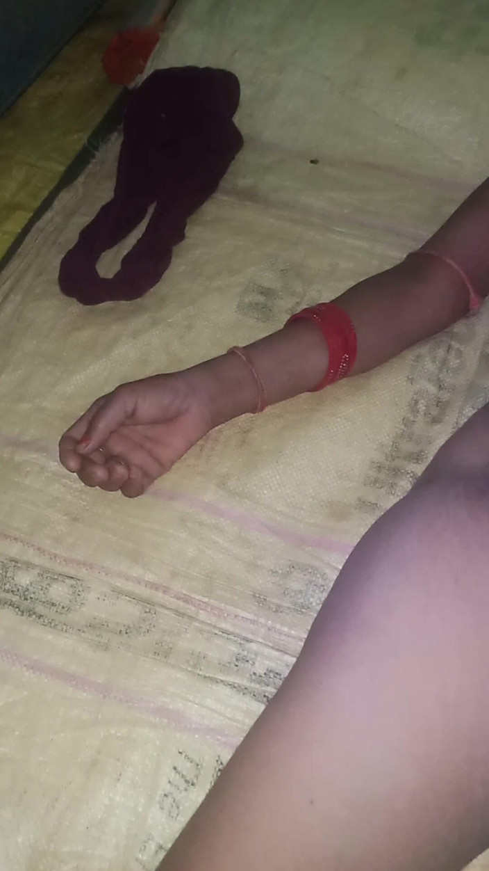 skkumari257: J’ai doigté la chatte de ma femme et j’ai sorti...