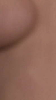 Scenă cu țâțe nesfârșite - 1_big- femeie matură cu curul mare este futută tare și are parte de o șarjă de spermă pe țâțele ei.