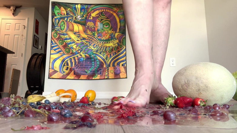 Peppermint Giantess: Tamanho 16, esmagando o pé w fruta por 67 deusa