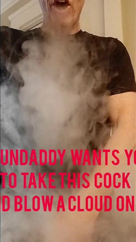 Spundaddy vrea să-i iei pula și să-i suge un nor