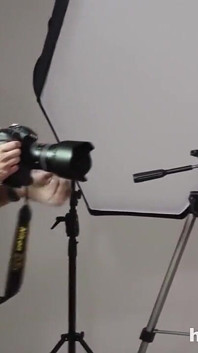 O fotógrafo chupa um pau preto longo