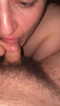 Kann Ich Das Auf Deine Lippen Und Dein Gesicht Legen?