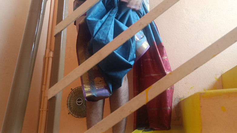 Inba: Sąsiad poślubił kobiety pokazujące strukturę na schodach