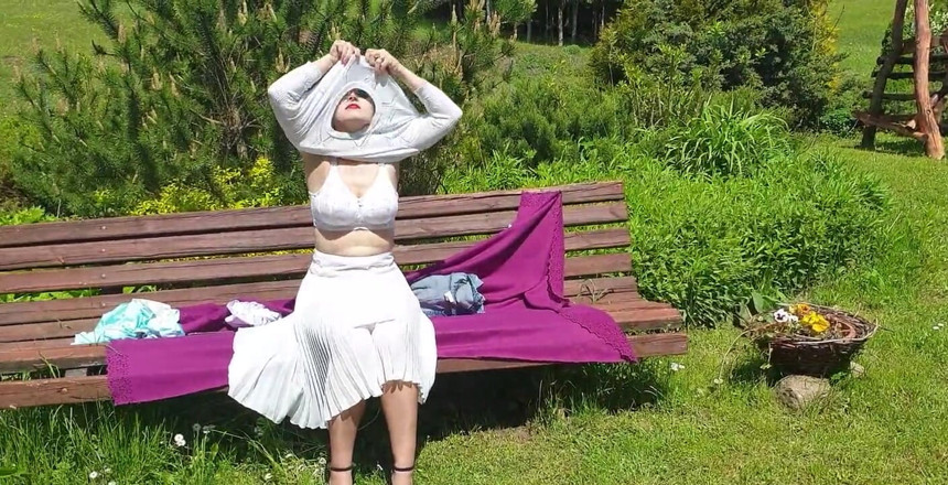 Wanilianna: Lingerie e spettacolo di masturbazione all'aperto della signora vintage - calze...