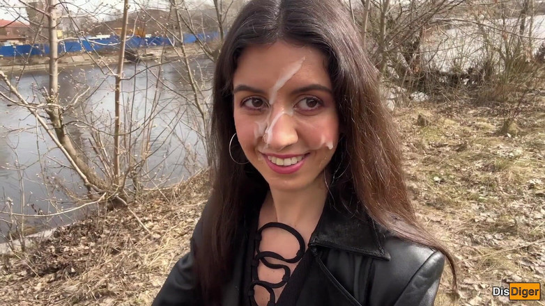 Dis Diger: लड़की के चेहरे पर वीर्य डालो ताकि वह वीर्य से ढके पार्क में घूम सके और लोगों को चौंका दे - cumwalk