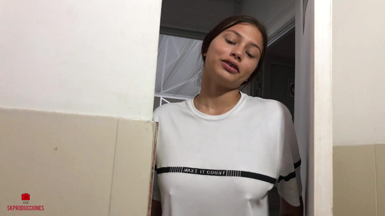 Stefanysex: 화장실에서 자위하는 발정난 이복 누이