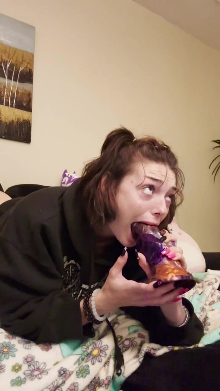 Shrooms Q: Ślini się i cumming całego mojego potwora dildo