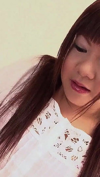 Asyalı genç amaenbo üvey erkek kardeşine ateşli sakso çekiyor