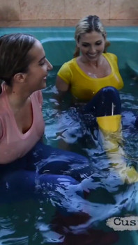 Wetlook chị em richelle và christie