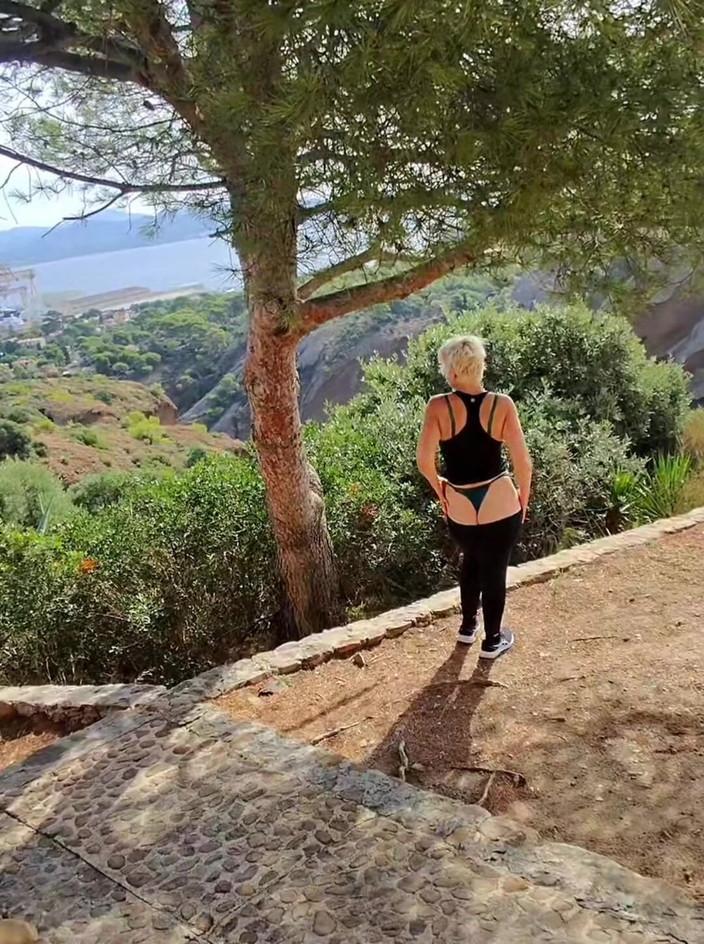 Sofy13: Mi Piace Mettermi in Mostra in Mezzo Alla Natura Chissà...