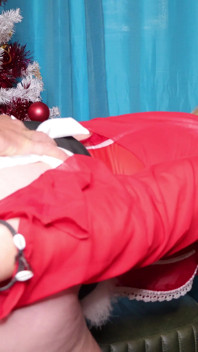 Stpemom christmas đĩ được cô ấy âm hộ đụ và xuất tinh trong miệng của cô ấy