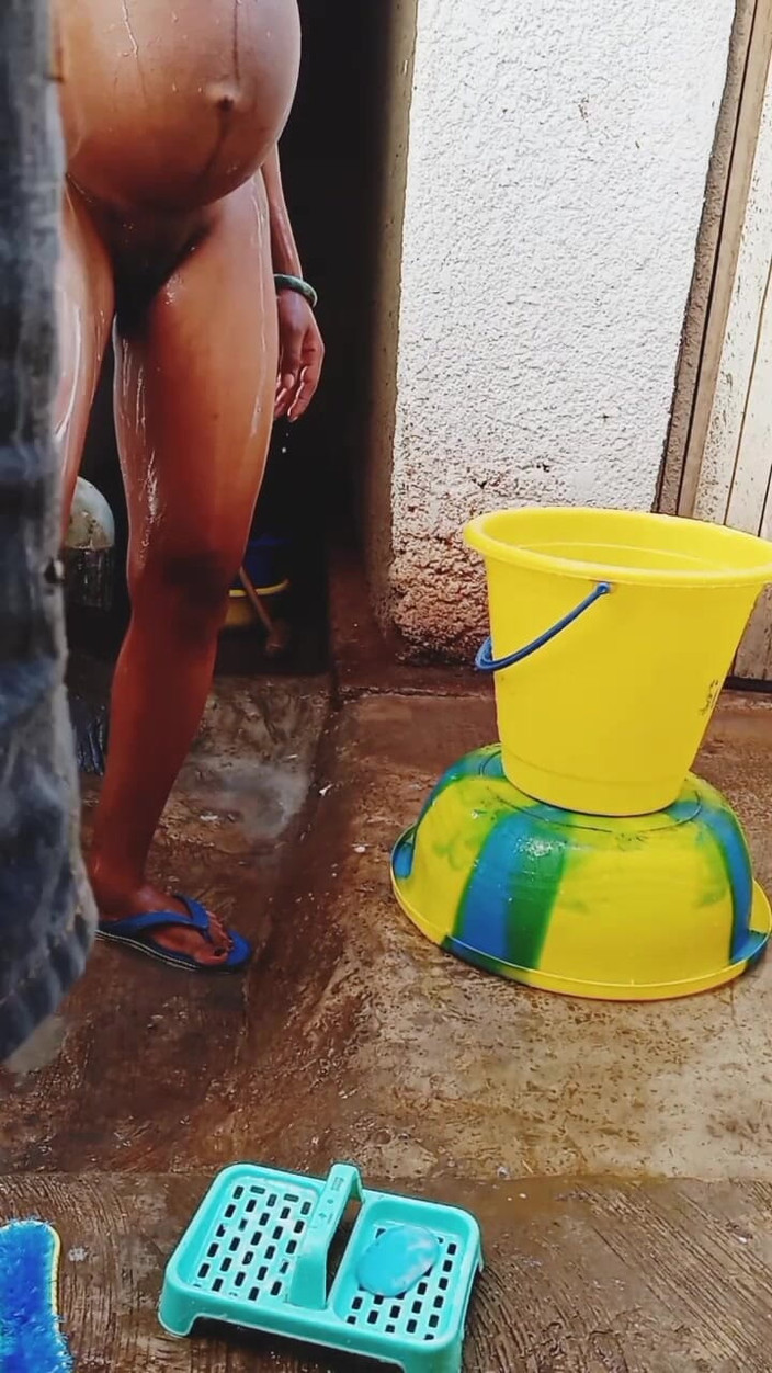 Me and my new slut: Hamile kız arkadaşımı kirli ortamda açık havada banyo yapıyor