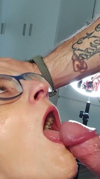 Me Corrí En La Cara De Mi Novia Con Gafas