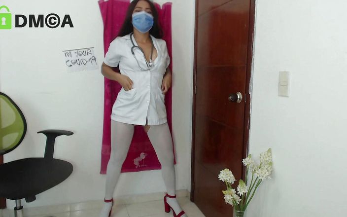 Quira&#039;s studio: Sjuksköterska slår enorma kukar och dildon