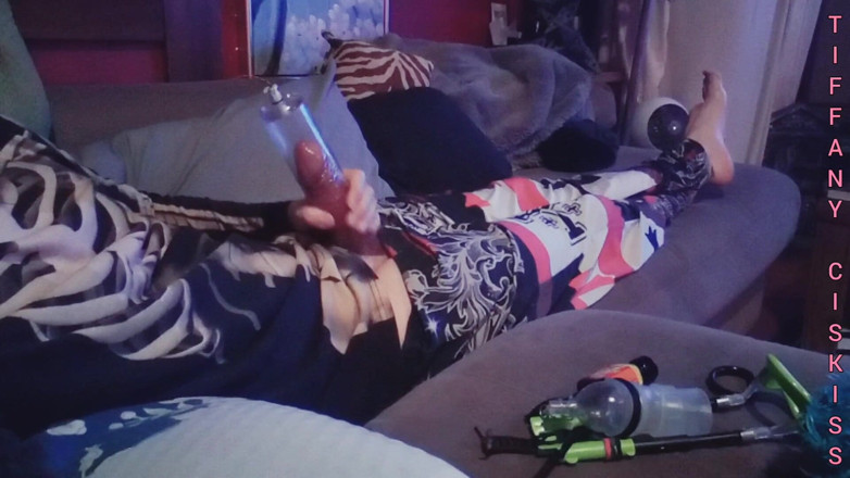 Tiffany Ciskiss: Tiffany bierze ogromny dildo xxxl seamonster w ładne maminsynek tyłek