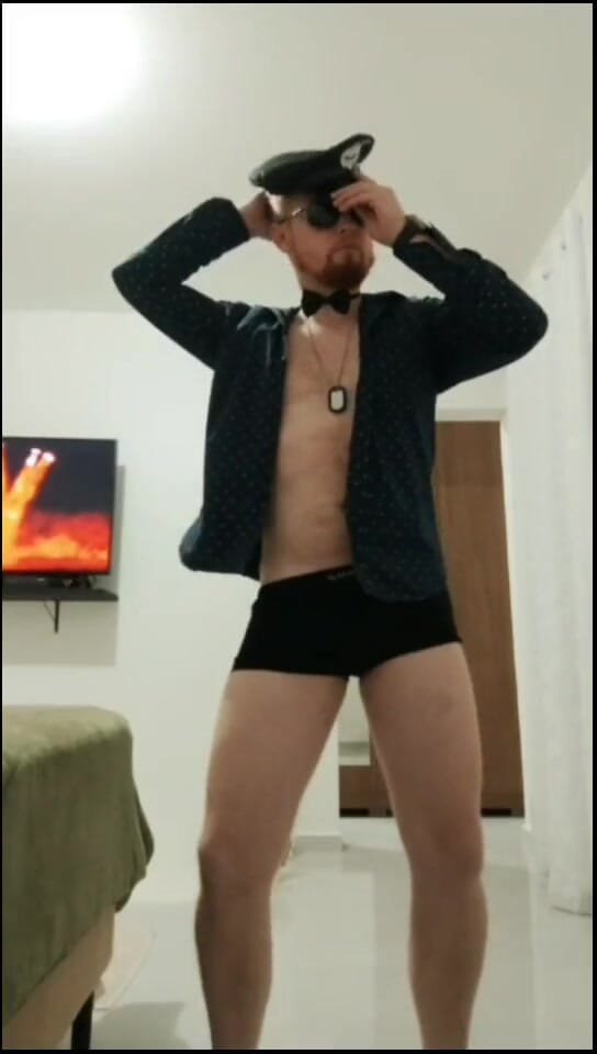 DickRT29: Рыжая исполняет стриптиз