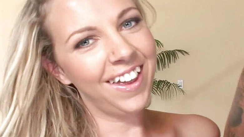 Rocco Siffredi porn: Дві чарівні суки трахаються одним і тим же членом