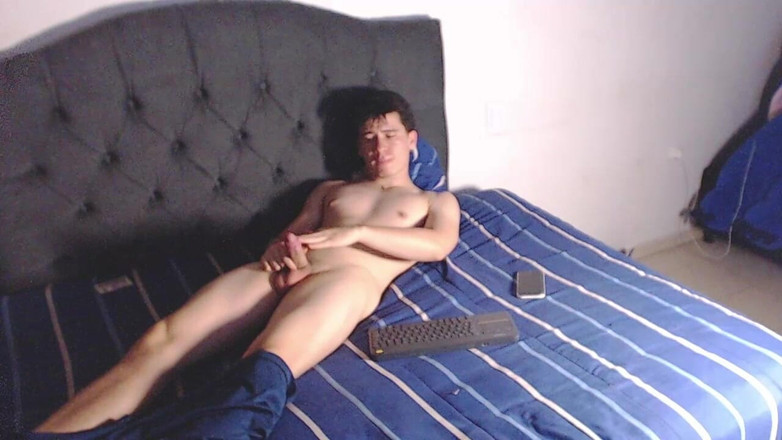 Icyhot707: Я Тянул Свой Член На Кровать