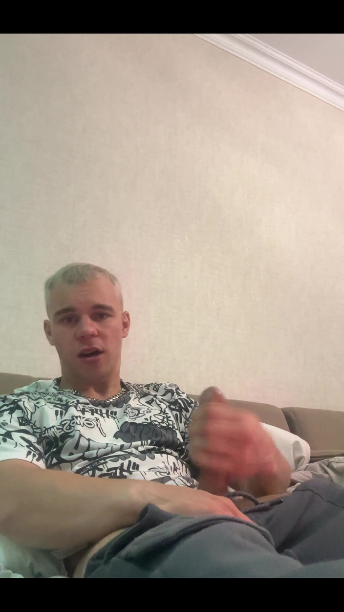Max_Russell: Masturbando e gozando de moletom