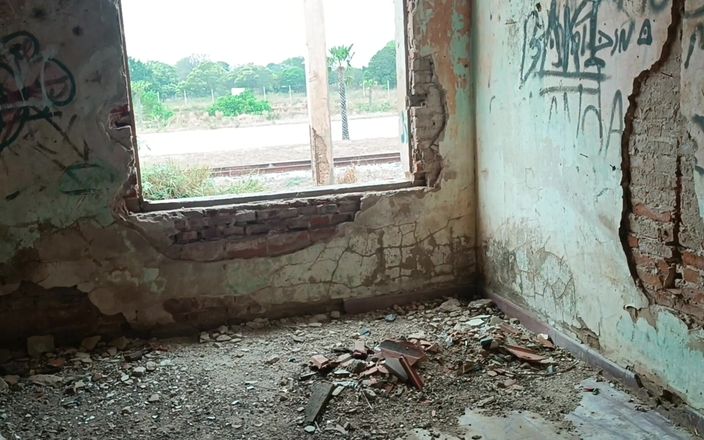 Karely Ruiz: India chica follada en estación abandonada