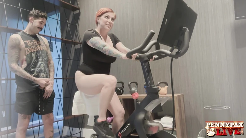 Penny Pax: Penny Pax trabalhava na academia