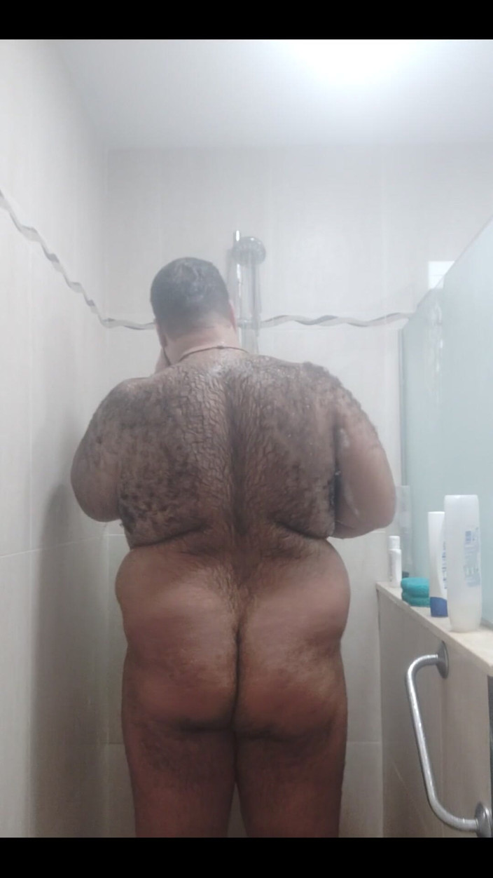 The Mencey: Shower Time
