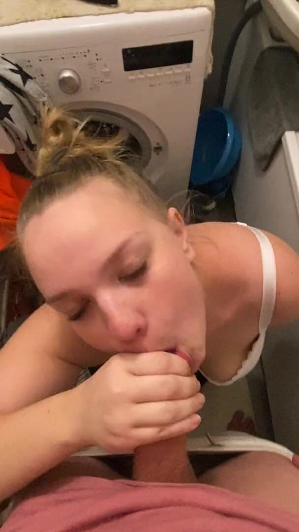 Bootyass Girl: Riskantní rychlé kouření v koupelně, když byla moje macecha ve...