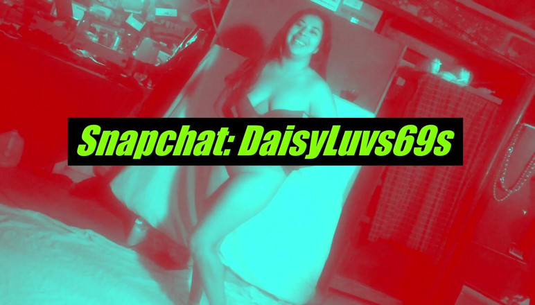 Daisy And Jaggz: Drobna Latynoska jedzie dużego kutasa na kremówka