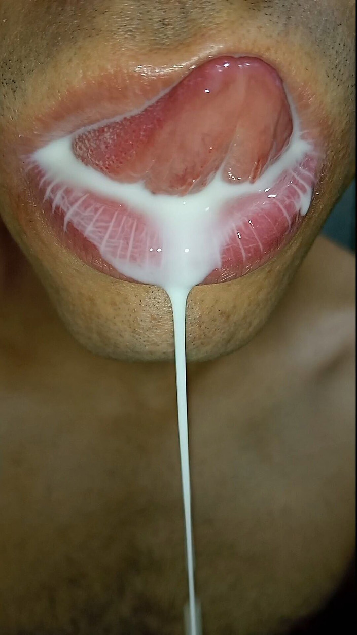 Rey rey: 口の中に射精して、精液を弄んで、飲み込んで、セクシーなフェムボーイ