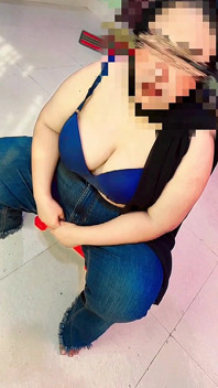 Muçulmana árabe fofa bbw quente universitária just despir seu vestido universitário &topless bubblegum fetiche com peitos enormes jogar