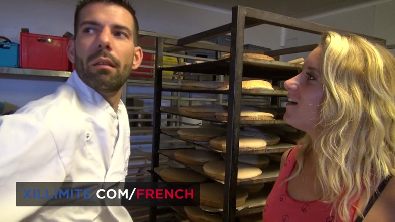 French girls at work: Baker sexy vrea să facă sex cu clientul ei
