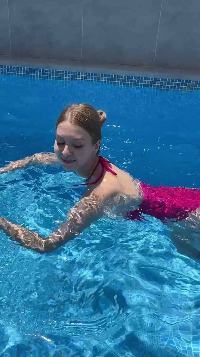 Sheryl X Sinclair: Filmato Lexi Montana si diverte nella piscina all'aperto!
