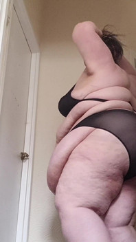SSBBW STRIP TEASE and twirl