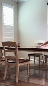 Kongkek Isteri Kawan Saya Di Atas Meja Makan Semasa Dia Keluar Dari Bandar