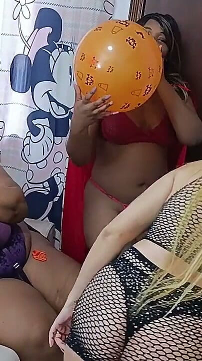 DudaQueiroz: The Naughty Little Witches Love Balloons