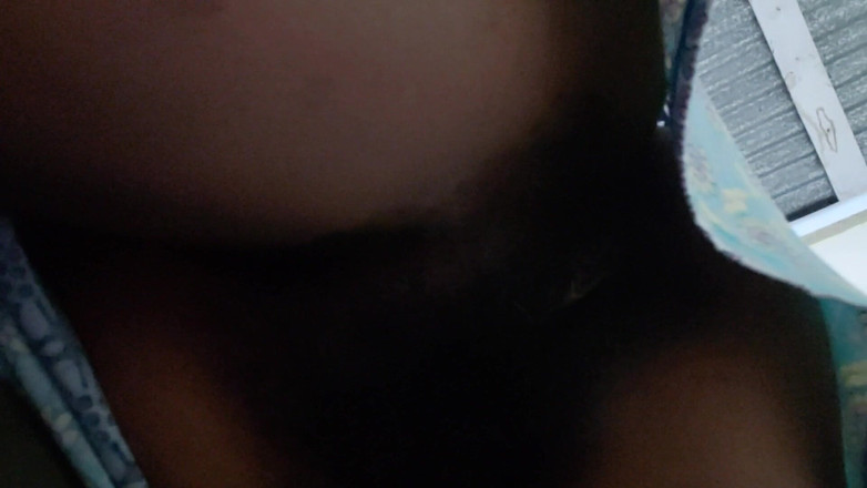 Lovemina: मुझे अपनी बड़ी चूत दिखाने और हस्तमैथुन करने के लिए, प्यारी सौतेली मम्मी दो बार अपने अंडरवियर को हटाती है