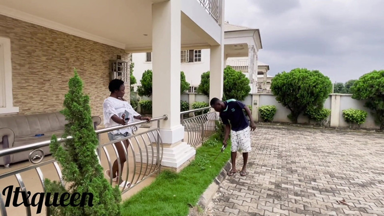 ITX_Kwin: Le jardinier à la bite africaine géante