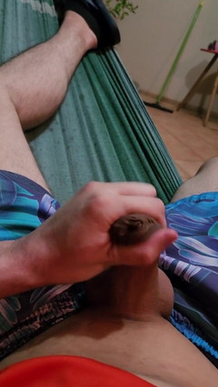 Lkdick8: 在我家外面撸管 - 我的邻居看到吗？