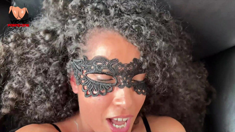 Video Porno One: Kocaman Popo, Büyük Göğüsler, Kıvırcır Saçlı Çok Çekici Esmer Meslektaşım Sadece Sevişmek...