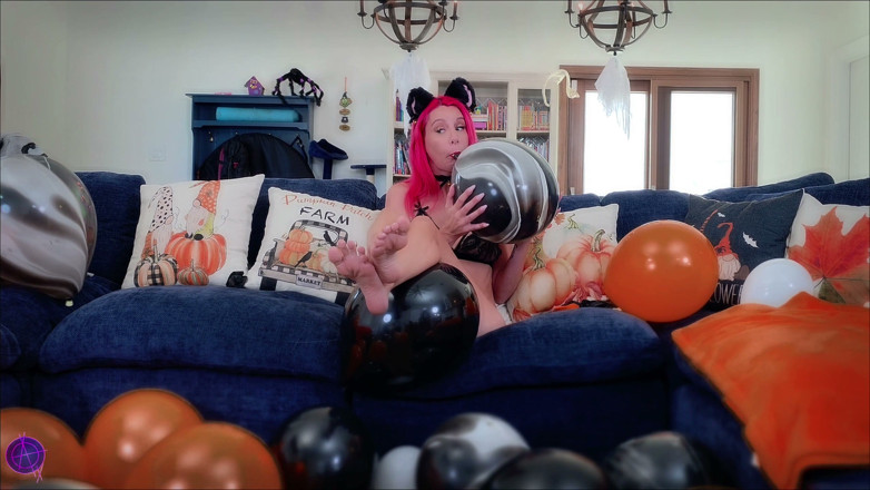 Nicky Rebel: I Bei Palloncini Di Halloween Della Gattina 4K