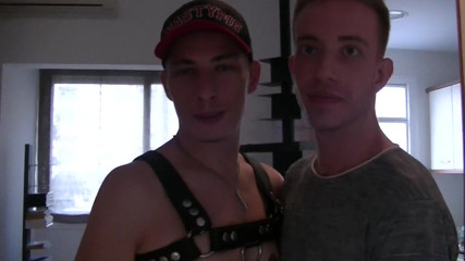CREAMPIE SESSION IN JOCKSTRAP: 金发 twink james silver 在 jockstrpa 被 fabien 生性交