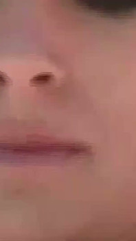 Venkovní bazén je znovu otevřený pro velká prsa, aby se postříkaly a leskly se