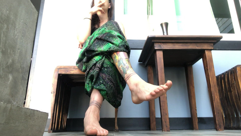 Goddess Maya: Pies y fumar fetiche español